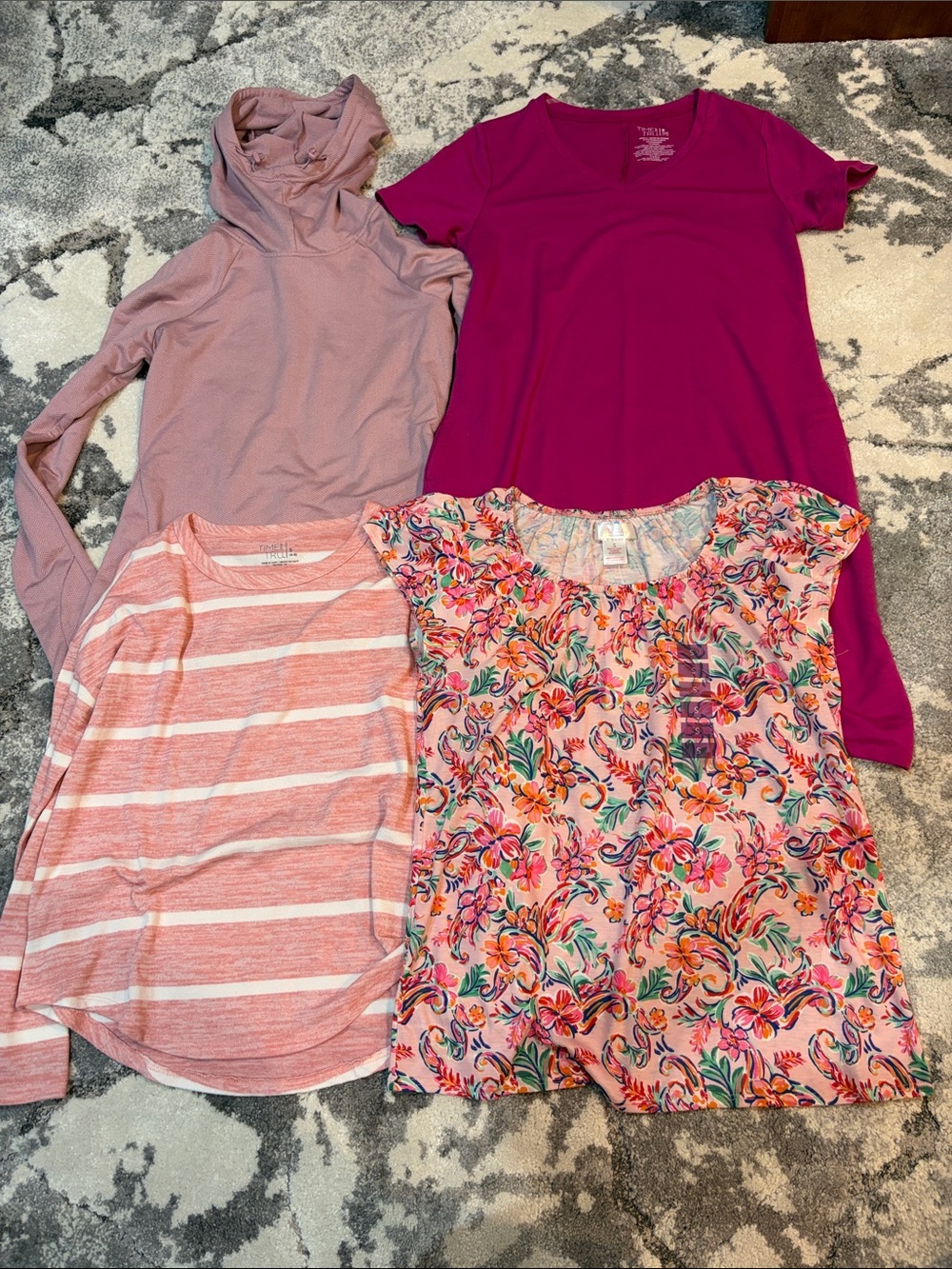 Women's Lot of 3 tops and 1 dress size small time and tru, Mondetta